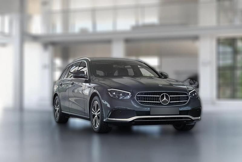 Grau metallic Gebraucht 2022 Mercedes E220 Avantgarde | 41.130 € (Teuer) - Bild 1/4