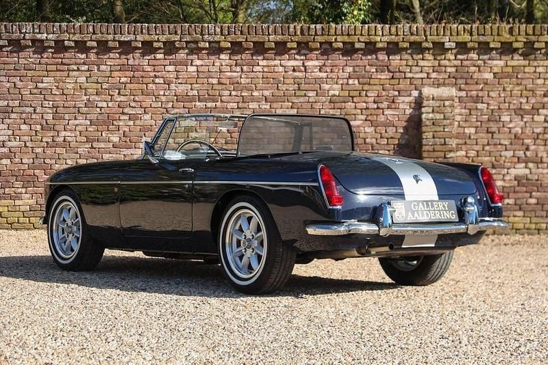 Second-hand MG B 95 CP (69 kW) 1966 Albastru Cabrio