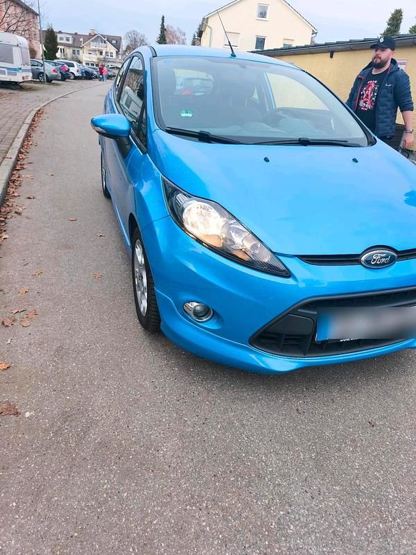Gebraucht Ford Fiesta 75 PS (55 kW) 2011 Blau Kleinwagen
