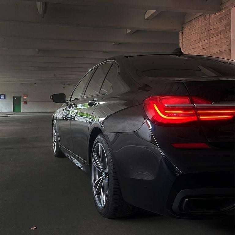 Schwarz Gebraucht 2019 BMW 730 M Sport Limousine | 45.000 € (Teuer) - Bild 1/4