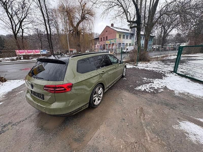 Gebraucht VW Passat Highline 190 PS (139 kW) 2016 Blau Kombi