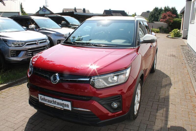 Rot Gebraucht 2023 Ssangyong Tivoli SUV | 15.495 € (Superpreis) - Bild 1/4