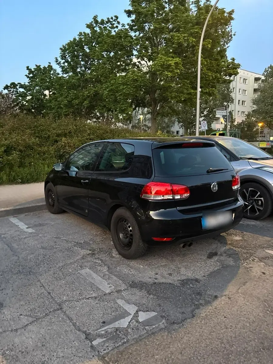 Second-hand VW Golf VI 122 CP (89 kW) 2010 Negru Hatchback