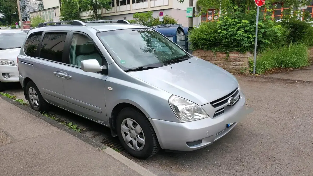 Gebraucht Kia Carnival 185 PS (136 kW) 2007 Silber Van / Kleinbus