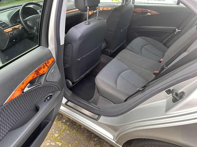 Gebraucht Mercedes E240 Elegance 177 PS (130 kW) 2005 Silber Limousine