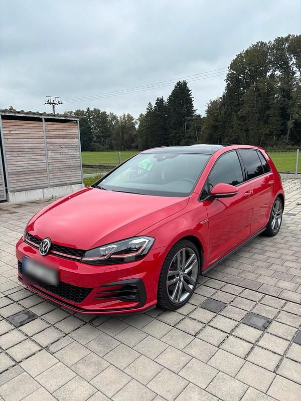 Rot Gebraucht 2018 VW Golf VII GTI Limousine | 22.500 € (Etwas zu teuer) - Bild 1/4