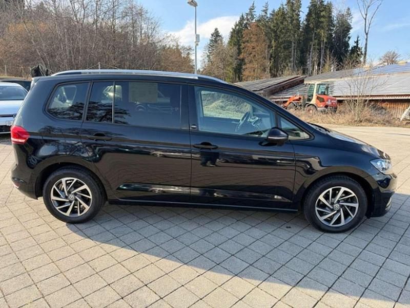 Gebraucht VW Touran Sound 116 PS (85 kW) 2018 Deep black perleffekt Van / Kleinbus