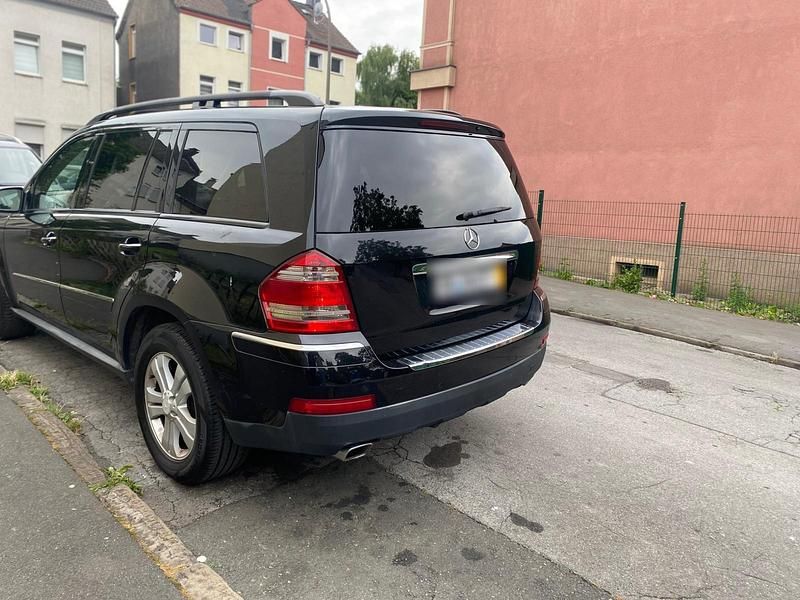 Schwarz Gebraucht 2008 Mercedes GL320 SUV | 8.400 € (Fairer Preis) - Bild 1/4