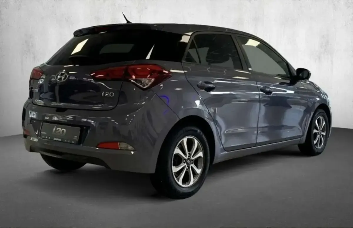 Gebraucht Hyundai i20 Edition 90 PS (66 kW) 2017 Grau Limousine