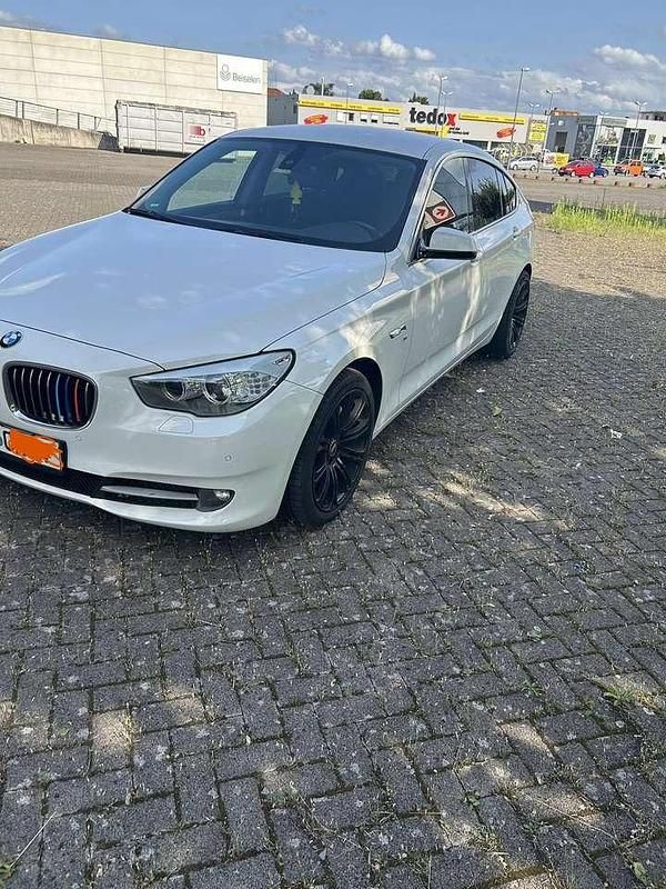 Gebraucht BMW 530 245 PS (180 kW) 2010 Weiß Kleinwagen