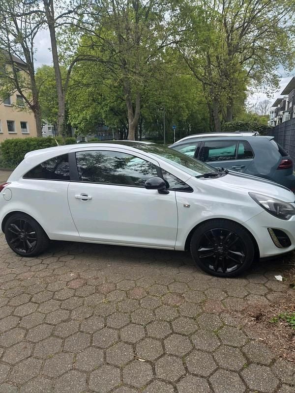 Second-hand Opel Corsa 74 CP (54 kW) 2013 Alb Hatchback