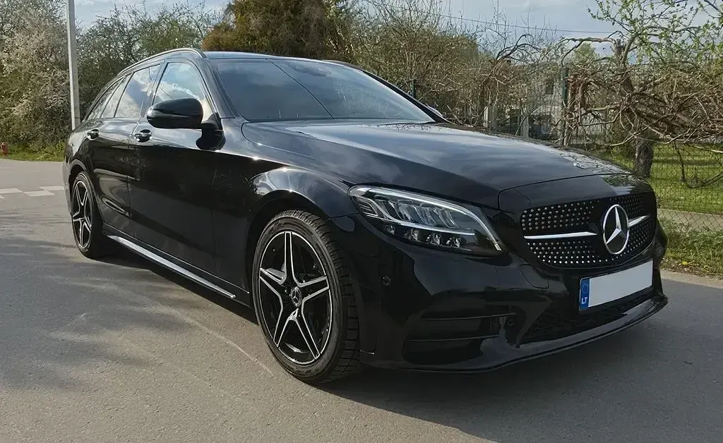 Gebraucht Mercedes C180 AMG 156 PS (114 kW) 2021 Schwarz Limousine