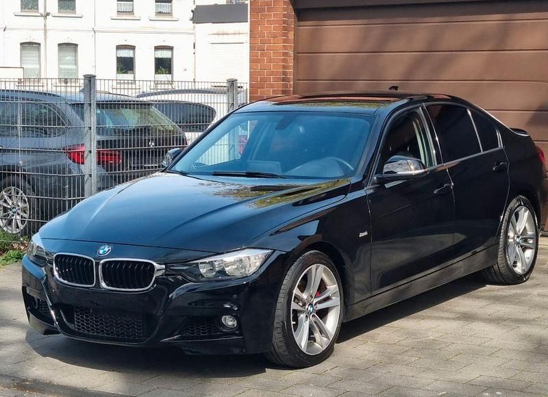 Gebraucht BMW 330 Sport Line 252 PS (185 kW) 2017 Schwarz Limousine