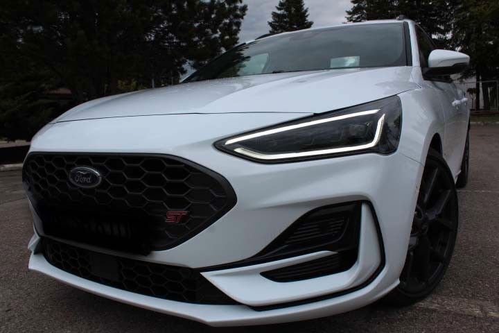 Frostweiß Gebraucht 2023 Ford Focus ST Kombi | 29.500 € (Superpreis) - Bild 1/4