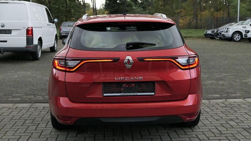 Gebraucht Renault Mégane GrandTour Experience 132 PS (97 kW) 2016 Rot Kombi