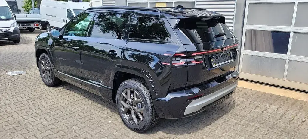 Neu Jeep Compass 145 PS (106 kW) 2026 Schwarz SUV