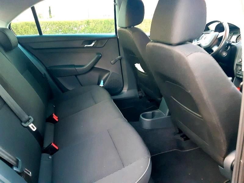 Gebraucht Skoda Rapid 105 PS (77 kW) 2013 Rot Kleinwagen