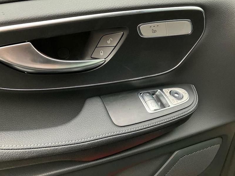 Gebraucht Mercedes EQV300 150 kW (204 PS) 2023 Schwarz Van / Kleinbus