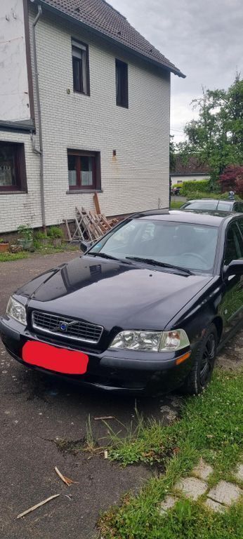 Schwarz Gebraucht 2004 Volvo V40 Kombi | 700 € (Fairer Preis) - Bild 1/4