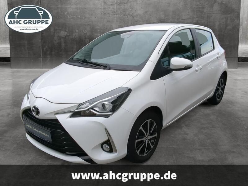 Weiss Gebraucht 2017 Toyota Yaris Team Kleinwagen | 13.990 € (Etwas zu teuer) - Bild 1/4