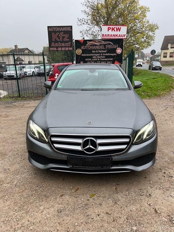 Grau Gebraucht 2018 Mercedes E250 Limousine | 18.299 € (Superpreis) - Bild 1/4