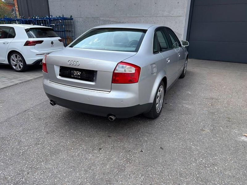 Second-hand Audi A4 163 CP (119 kW) 2002 Argintiu Berlinǎ