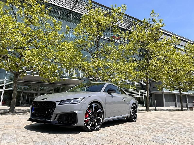 Grau Gebraucht 2023 Audi TT RS Competition Coupé | 71.000 € (Etwas zu teuer) - Bild 1/4