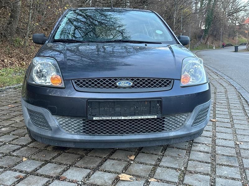 Second-hand Ford Fiesta Trend 70 CP (51 kW) 2006 Gri Hatchback