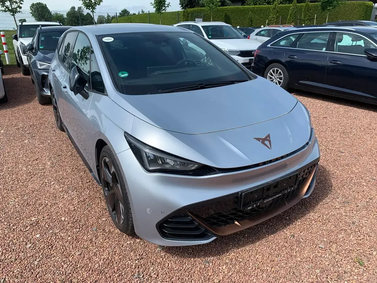 Gebraucht Cupra Born 169 kW (231 PS) 2022 Geysirsilber Kleinwagen