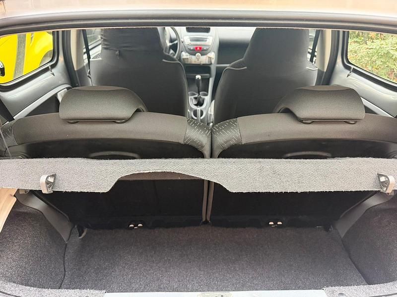 Gebraucht Peugeot 107 Filou 68 PS (50 kW) 2011 Silber Kleinwagen