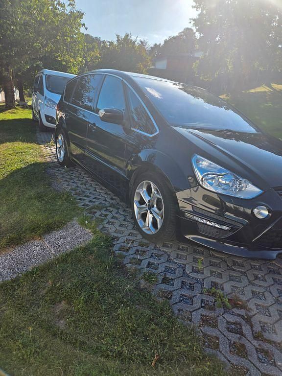 Schwarz Gebraucht 2013 Ford S-MAX Titanium S Van / Kleinbus | 9.380 € (Etwas zu teuer) - Bild 1/4