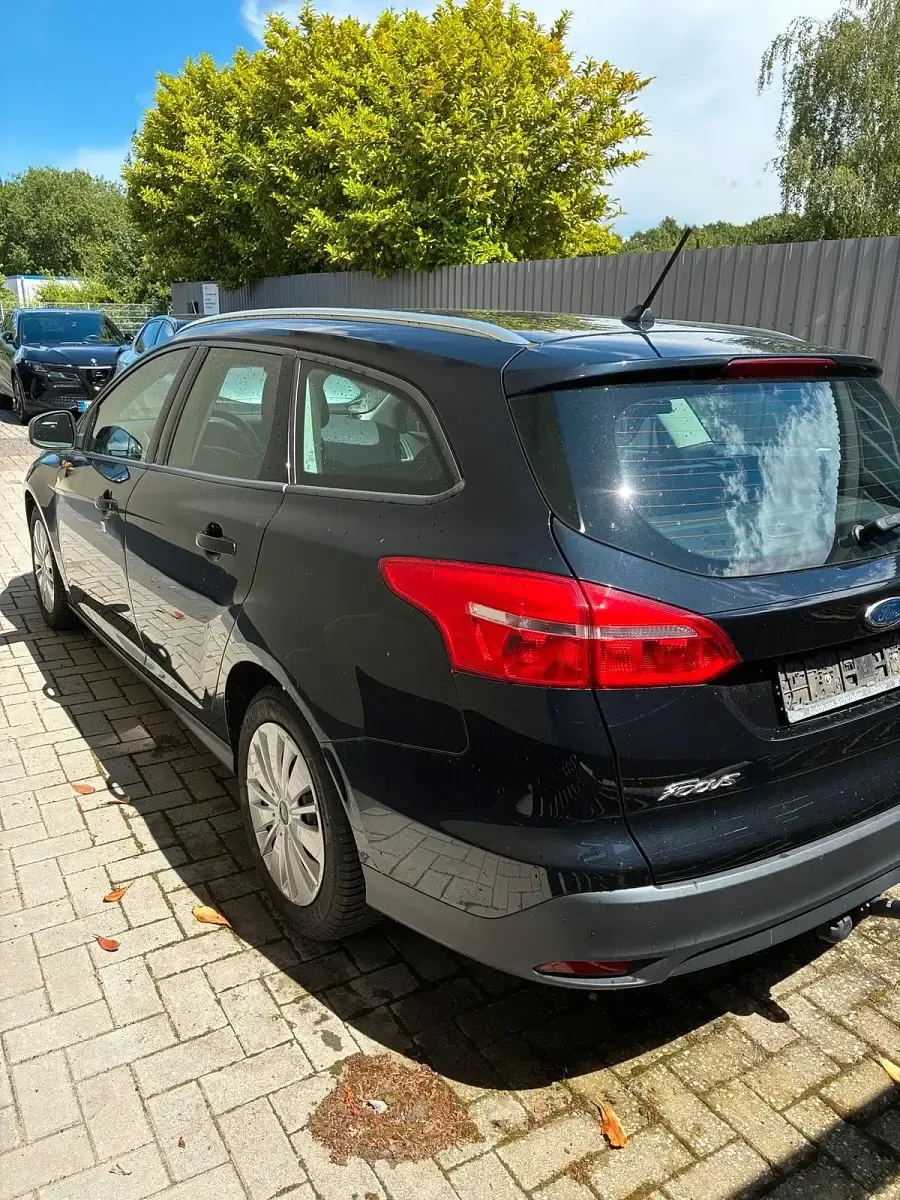 Gebraucht Ford Focus 101 PS (74 kW) 2017 Schwarz Kombi