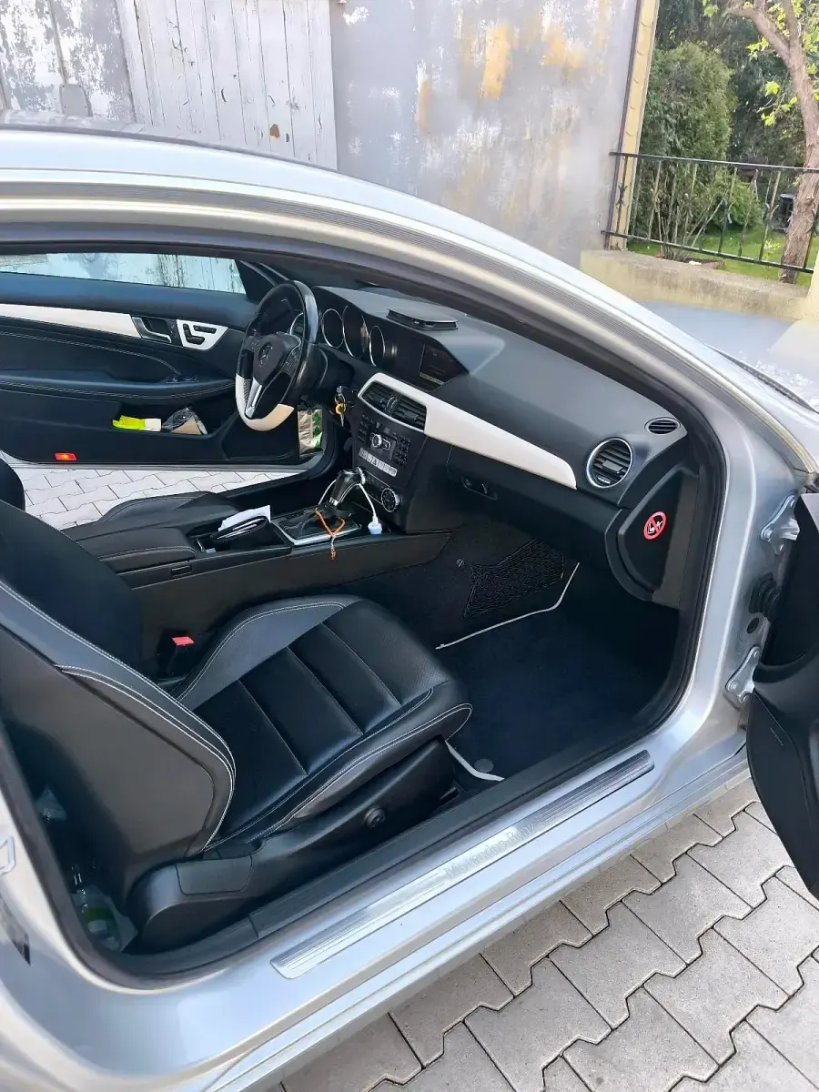 Gebraucht Mercedes C220 170 PS (125 kW) 2012 Silber Coupé