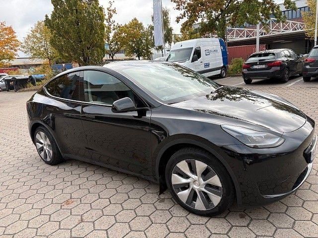 Schwarz Gebraucht 2023 Tesla Model Y RWD SUV | 29.800 € (Etwas zu teuer) - Bild 1/4