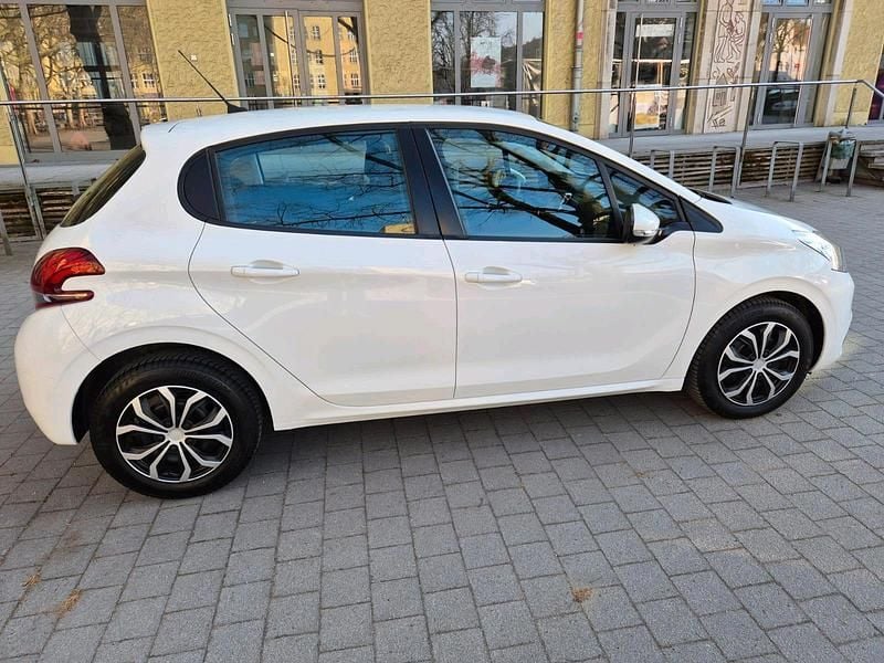 Second-hand Peugeot 208 100 CP (73 kW) 2020 Alb Hatchback