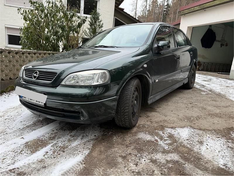 Grün Gebraucht 1998 Opel Astra Limousine | 1.299 € (Guter Preis) - Bild 1/4