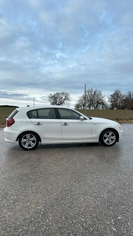 Gebraucht BMW 116 122 PS (89 kW) 2009 Weiß Kleinwagen