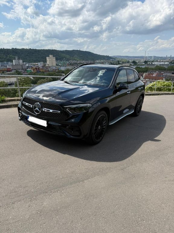 Schwarz Gebraucht 2024 Mercedes GLC220 AMG SUV | 58.500 € (Superpreis) - Bild 1/4