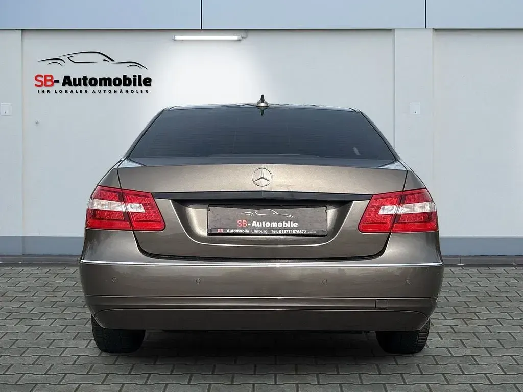 Gebraucht Mercedes E200 136 PS (100 kW) 2011 Braun Limousine