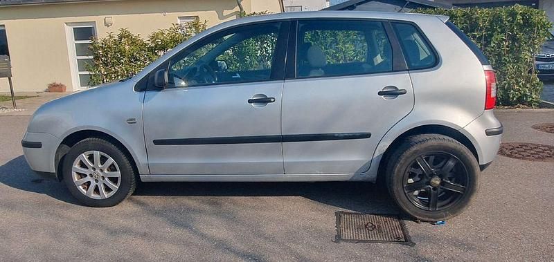 Gebraucht VW Polo Basis 54 PS (39 kW) 2003 Silber Limousine