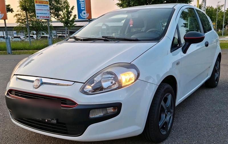 Weiß Gebraucht 2010 Fiat Grande Punto Kleinwagen | 2.980 € (Teuer) - Bild 1/4