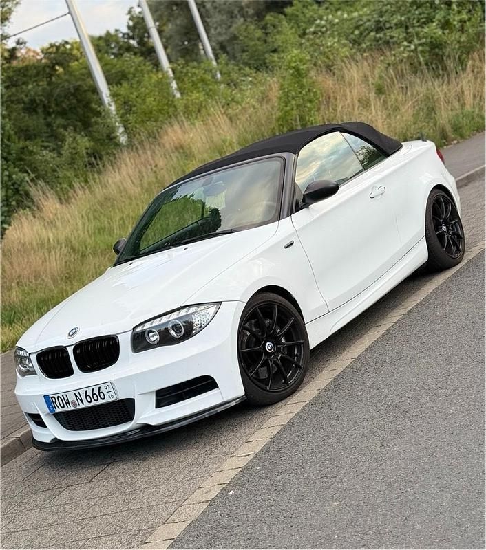 Weiß Gebraucht 2009 BMW 135 Cabriolet Performance Cabrio | 18.500 € (Guter Preis) - Bild 1/4