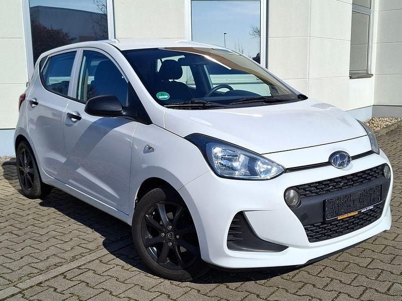 Gebraucht Hyundai i10 67 PS (49 kW) 2018 Weiß Kleinwagen