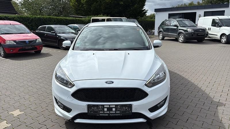 Weiß Gebraucht 2017 Ford Focus ST-Line Kombi | 4.500 € (Superpreis) - Bild 1/4
