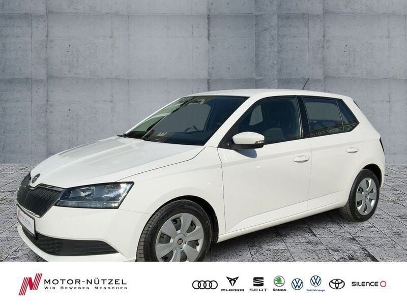 Candyweiss Gebraucht 2021 Skoda Fabia Ambition Kleinwagen | 12.450 € (Guter Preis) - Bild 1/4