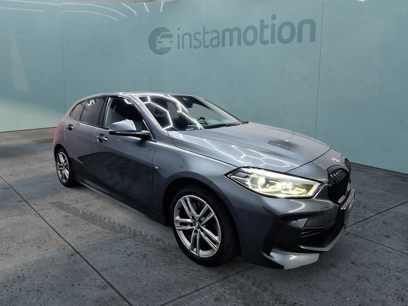 Grau Gebraucht 2021 BMW 120 M Sport Kleinwagen | 28.380 € (Fairer Preis) - Bild 1/4