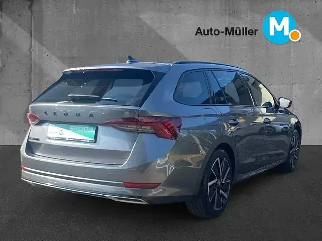 Gebraucht Skoda Octavia SportLine 190 PS (139 kW) 2023 Grau Kombi