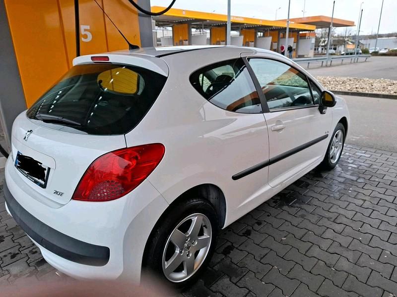Gebraucht Peugeot 207 Urban Move 95 PS (69 kW) 2009 Weiß Kleinwagen