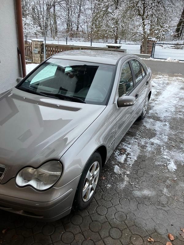 Gebraucht Mercedes C180 143 PS (105 kW) 2004 Gold Limousine