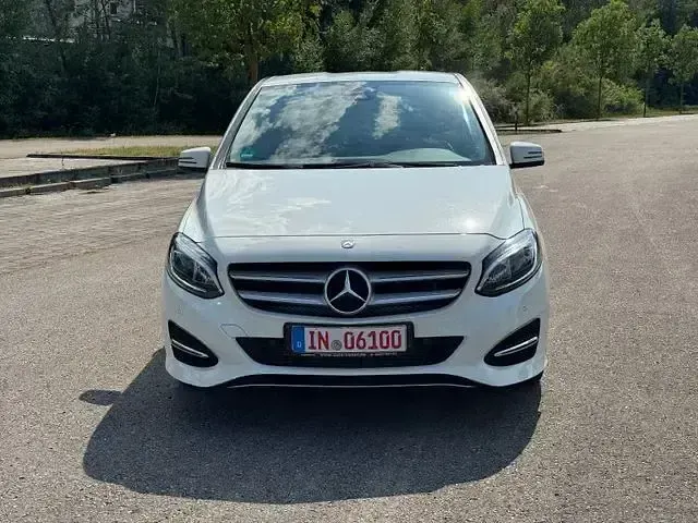 Gebraucht Mercedes B200 136 PS (100 kW) 2015 Weiß Kleinwagen